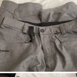 Volcom snowboard pants XL. Excellent condition.